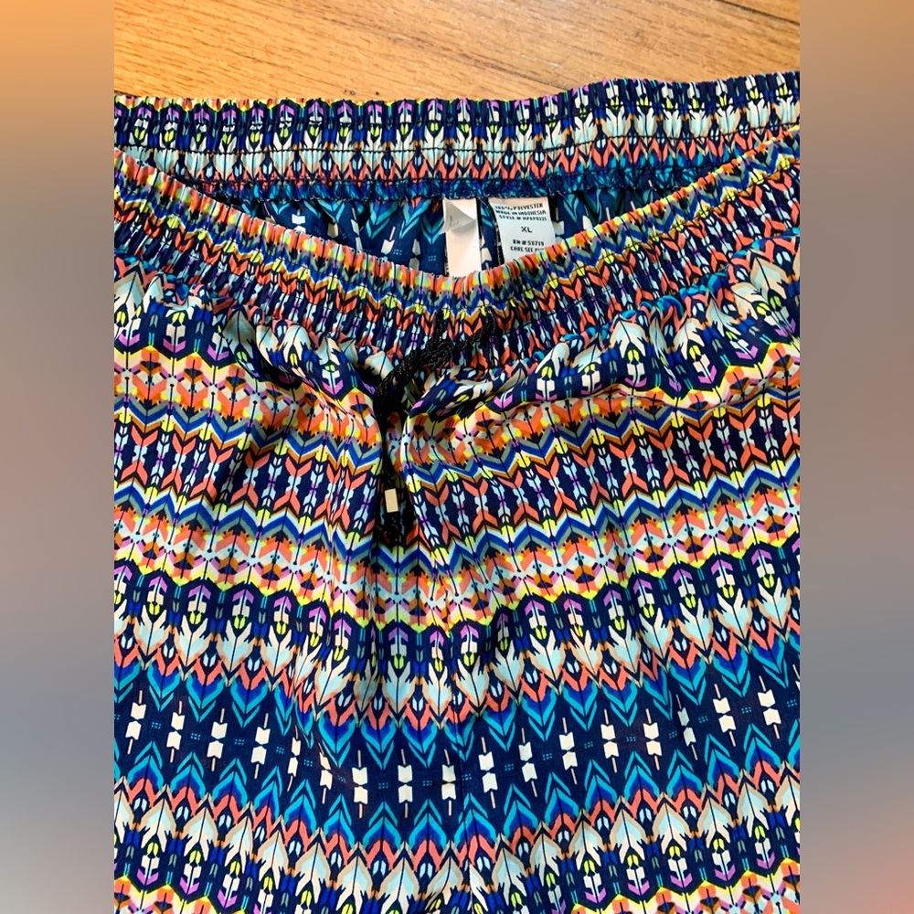 Colorful Patterned Wide-Leg Pants - Picture 3 of 5